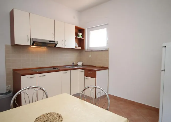 With A Parking Space Pag - 6525 * פג