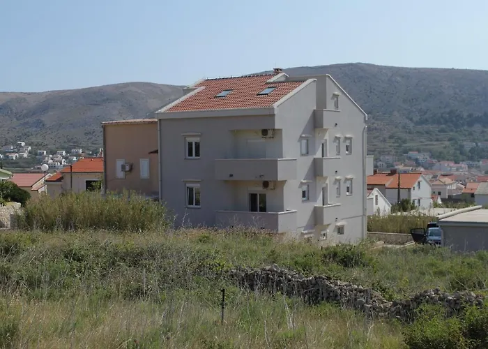 Apartman Apartments With A Parking Space Pag - 6525 *