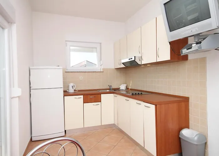 Apartman Apartments With A Parking Space Pag - 6525 Pag Town