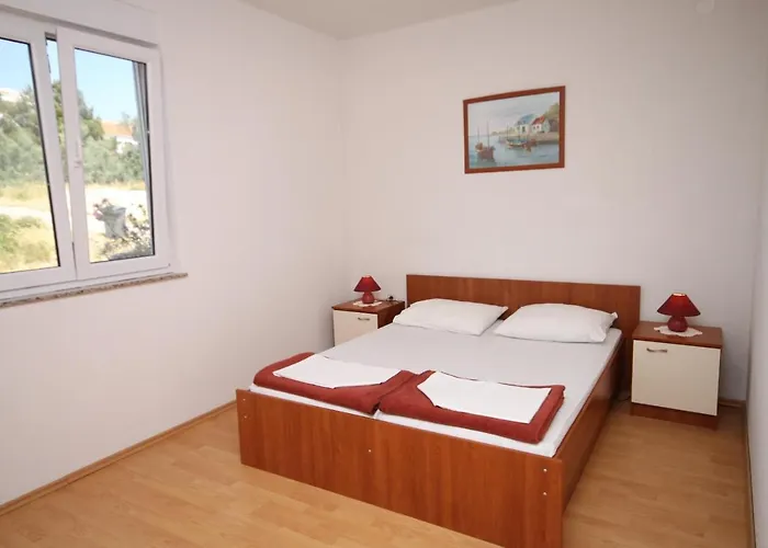 Apartments With A Parking Space Pag - 6525 Apartman Pag Town